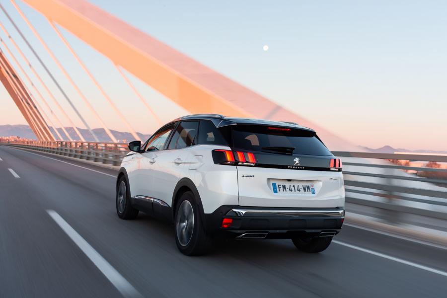  Peugeot 3008 GT HYBRID4 2019 года  (WW) (фото 19 из 40)